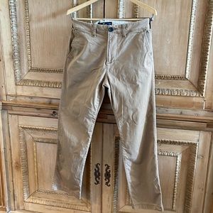 Hollister Slim Straight Epic Flex Chino.            Size 30/30-dark khaki.